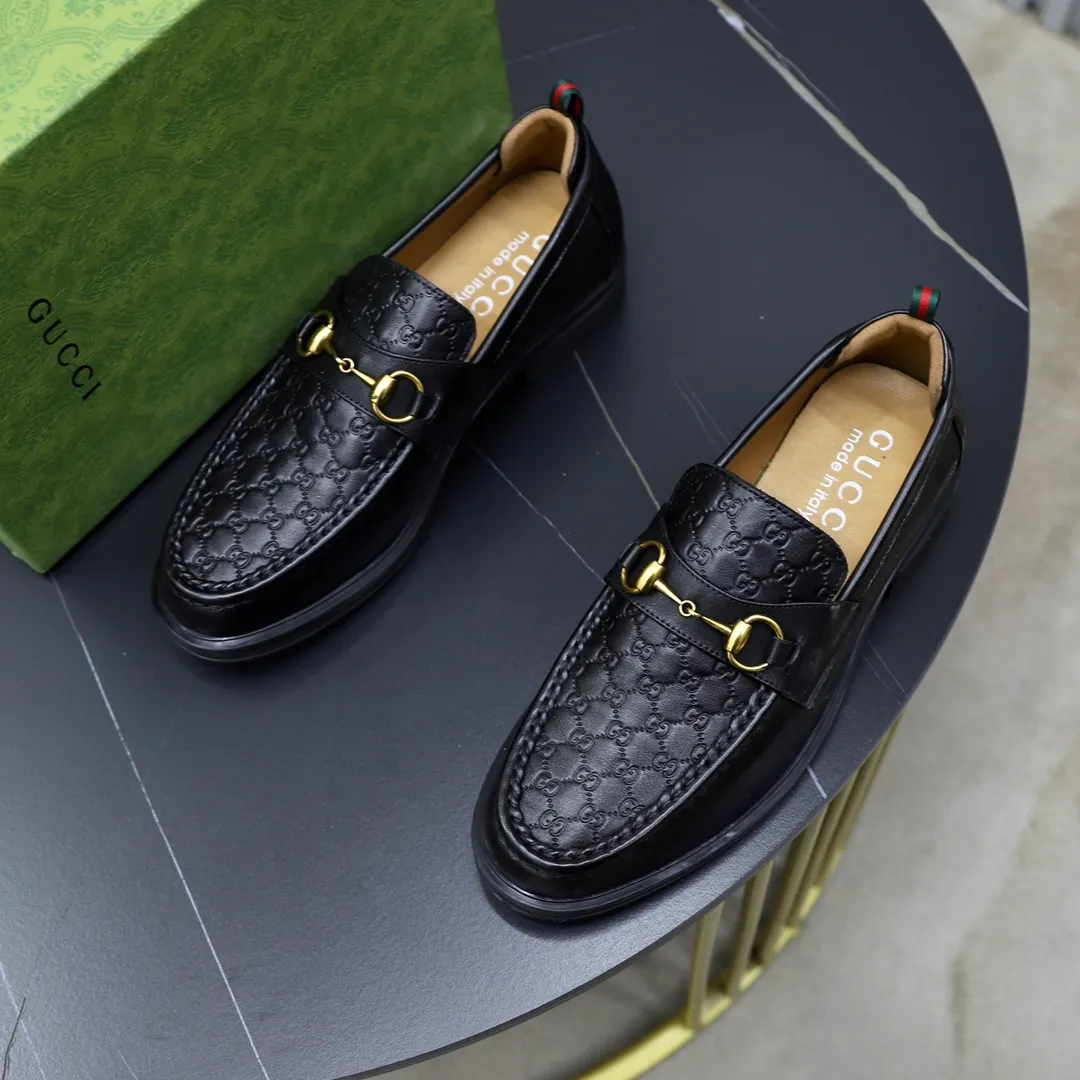 Men's shoes: 250🙅‍♂️🙅‍♂️🙅‍♂️Niuli Brand: GUCCI Size: 38-44 (45 can be customized) Level: Counter classic Material: Original soft cowhide upper Comfortable cowhide lining Original lightweight outsole Style category: Business casual footwear Driving leather shoes Color: Actual picture color